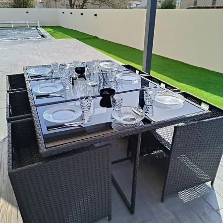 8 Pers, Piscine Privee, Proche Villa